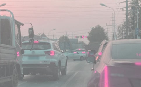下雨天堵車的心情說說