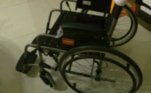 品《輪椅上的霍金》有感