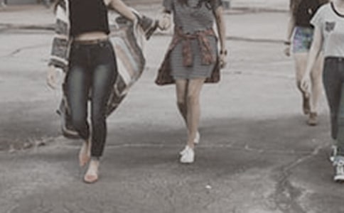 �ͽoŮ���ӵĄ�(l��)־�Z��